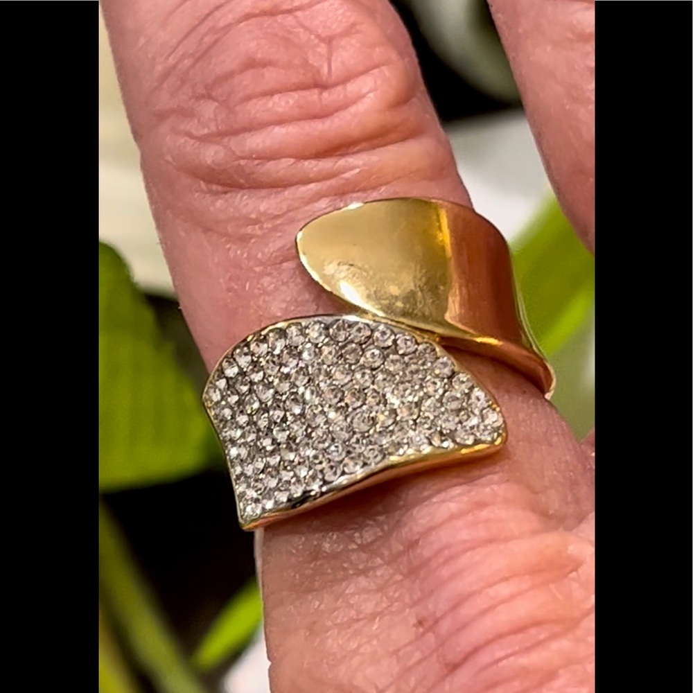 🌟🌟Pave Gold Bling Swirling to Flat Gold Design Stainless Steel Ring - Picture 3 of 5